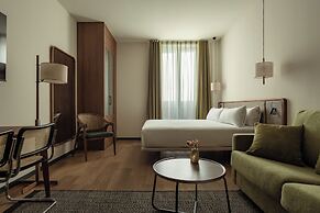 Batimont Suites & Apartments