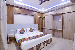 Fabhotel Wooden Park