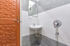 Fabhotel The Max Glory