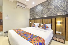 Fabhotel The Max Glory