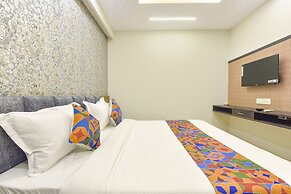 Fabhotel The Max Glory