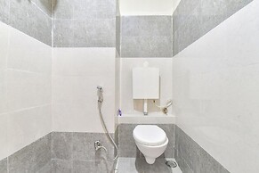 Fabhotel The Max Glory