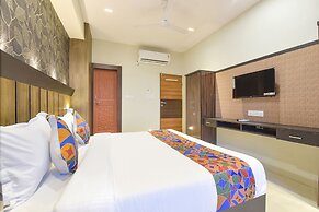 Fabhotel The Max Glory