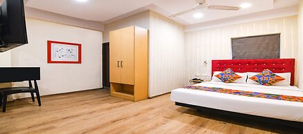 Fabhotel Royal Garden