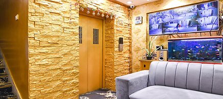 Fabhotel Royal Garden