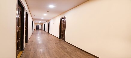 Fabhotel Royal Garden