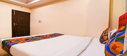 Fabhotel Royal Garden