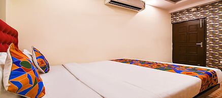 Fabhotel Royal Garden