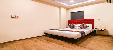 Fabhotel Royal Garden