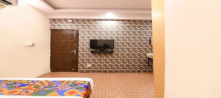 Fabhotel Royal Garden