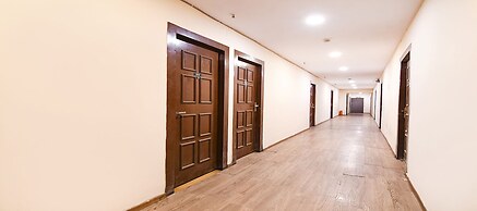 Fabhotel Royal Garden