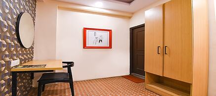 Fabhotel Royal Garden