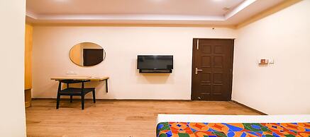 Fabhotel Royal Garden