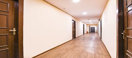 Fabhotel Royal Garden