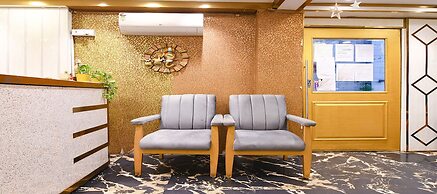 Fabhotel Royal Garden