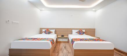 Fabhotel Redmoon Suites