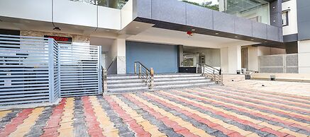 Fabhotel Redmoon Suites