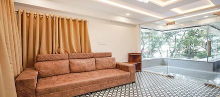 Fabhotel Redmoon Suites