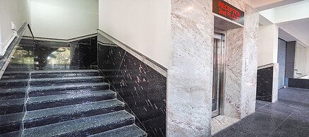 Fabhotel Redmoon Suites