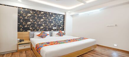 Fabhotel Redmoon Suites