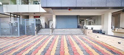 Fabhotel Redmoon Suites