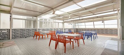 Fabhotel Redmoon Suites