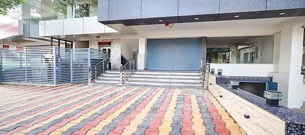 Fabhotel Redmoon Suites