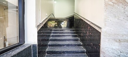 Fabhotel Redmoon Suites