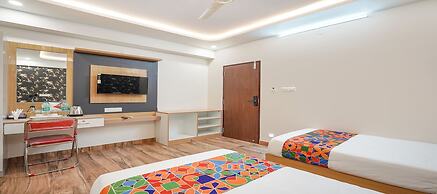 Fabhotel Redmoon Suites
