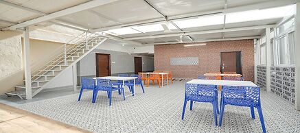 Fabhotel Redmoon Suites