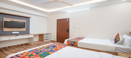 Fabhotel Redmoon Suites