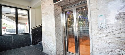 Fabhotel Redmoon Suites