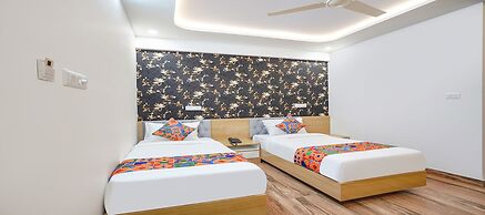 Fabhotel Redmoon Suites