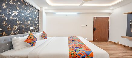 Fabhotel Redmoon Suites