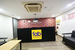 Fabhotel Crown Inn