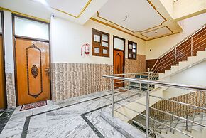 Fabhotel Royal Inn