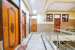 Fabhotel Royal Inn