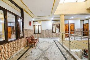 Fabhotel Royal Inn