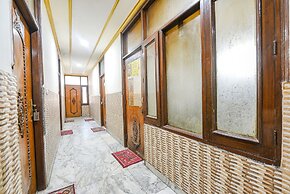 Fabhotel Royal Inn