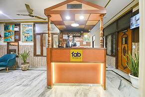 Fabhotel Royal Inn