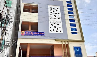 Fabhotel Royal Grand Ii