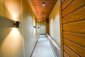 Fabhotel Muscat Residency