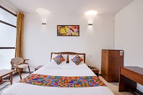 Fabhotel Raj