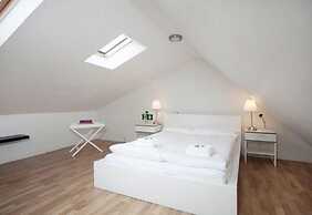 Day Dream Downtown Apartments