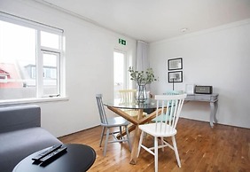 Day Dream Downtown Apartments