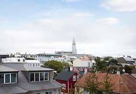 Day Dream Downtown Apartments