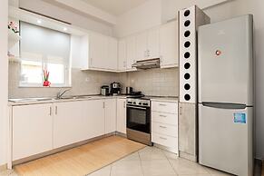 Eva's Cozy Urban Apartment