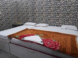 Thakur Ji P. Guest House By GRB
