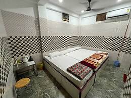 Thakur Ji P. Guest House By GRB