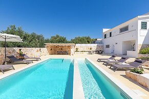 4185 Casa Valle by Barbarhouse